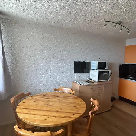 Au Pied Des Pistes Avec Balcon Et Parking Gratuit - Fr-1-814-16 * Besse-et-Saint-Anastaise